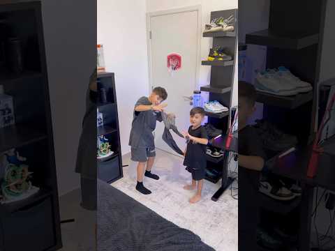 Towel challenge 😅 #family #fun #brothers thumbnail