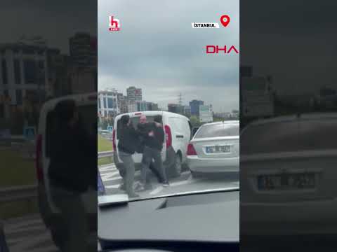Ataşehir’de trafikte yumruklar konuştu! İki sürücü birbirine girdi! #shorts thumbnail