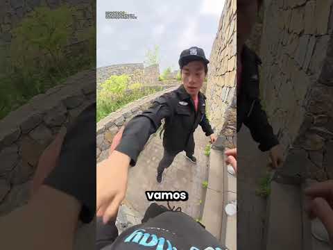 Este Chico Cometió El Error De Molestar a La Policía 😱🚨 thumbnail
