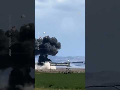 US-Kampfjets bei Flugshow abgestürzt | DER SPIEGEL Shorts thumbnail