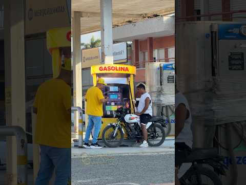 La ⛽️gasolinera falsa 😆/ broma #funny #viralvideo #humor #comedia thumbnail