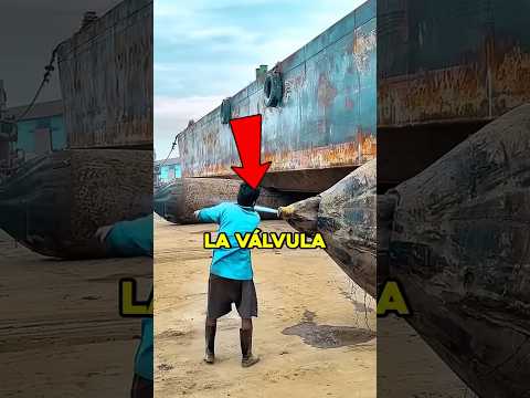 así levantan a los barcos con aire en tierra firme 😱 #shorts thumbnail