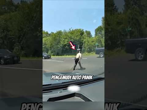 Polisi Nekat😱Berdiri di Tengah Jalan, Ternyata #shortvideo thumbnail