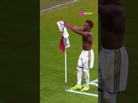 CARBONERO METEU UM GOLAÇO DE CAVADINHA CONTRA O VASCO! #shorts thumbnail