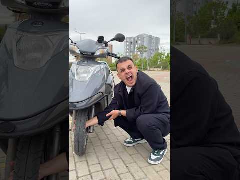 Elim Motosikletin Jantına Sıkıştı #shorts thumbnail