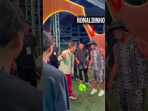 When Ronaldinho Decides to Show Off! Amazing Skills 🪄 thumbnail