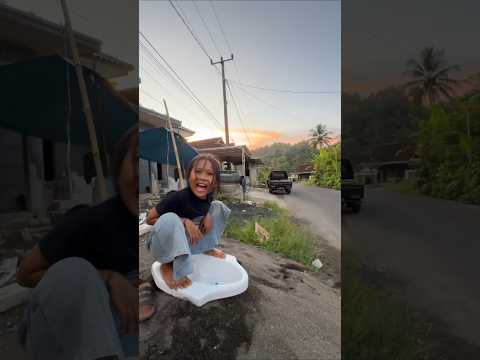 DE IJA SAKIT PERUT EE PINGGIR JALAN thumbnail