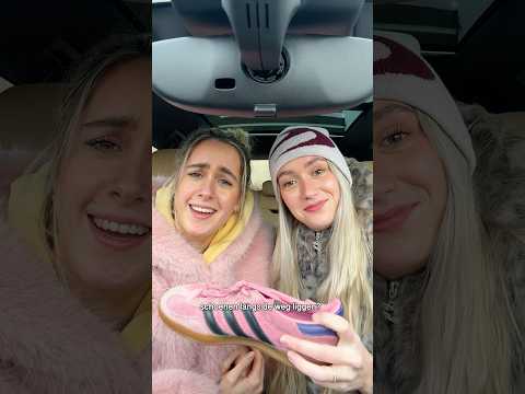 Random schoenen langs de weg👞😂 thumbnail