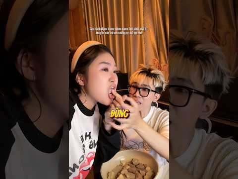 Khi Tui Gặm Đá Trước Mặt Bạn Bè Kiểu 🤡 #shorts || Yến Nồi Cơm Điện thumbnail