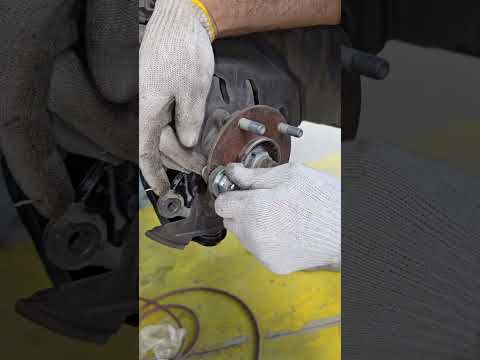 Wheel stud installation trick #automotive #garage #mechanic #trick #autofixing thumbnail