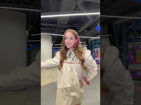 «Он умный, я красивая» thumbnail