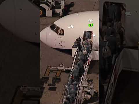 SELEÇÃO BRASILEIRA EMBARCA NO AVIÃO RUMO AOS ESTADOS UNIDOS | #shorts | ge.globo thumbnail