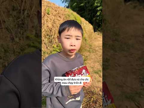 Thằng em trai lén ăn mì gói của tôi rồi bỏ chạy thumbnail