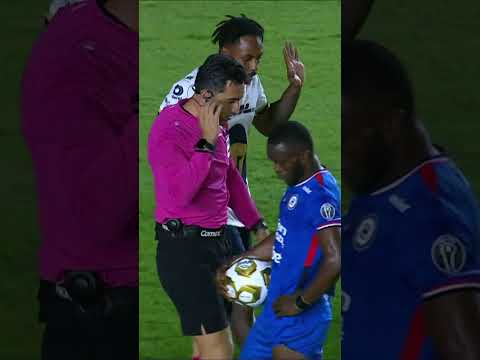 ¡Le quitan el penal a Cruz Azul! #shorts thumbnail