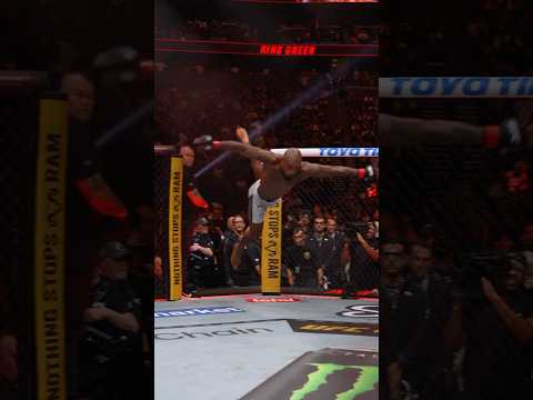 🤩 Эффектное появление в октагоне! #UFC328 thumbnail