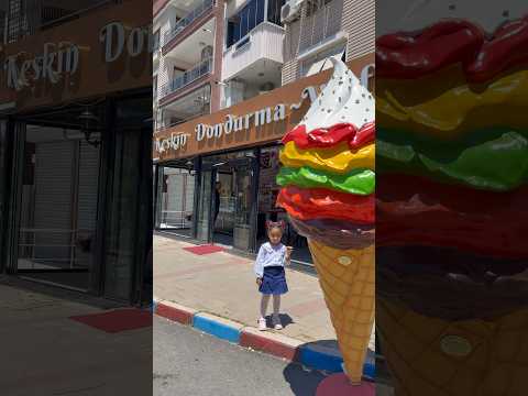 Keşke büyük dondurma gerçek olsaydı😂 #aboneolmayiunutmayin #keşfetbeniöneçıkar #kesfeteyyiz #funny thumbnail