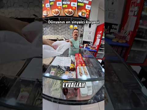 Dünyanın en sinyalci kuryesi 😂😱 #shorts #viral #keşfet #motovlog #tiktok #reels #fyp #kurye thumbnail