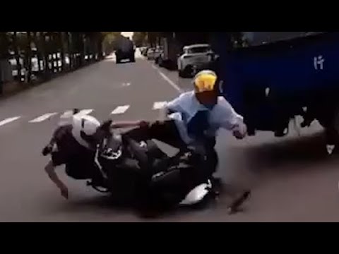 【車禍影片】差點就變成異世界番了（2026.05.27 桃園市中壢區文中路二段與內定二街口 thumbnail