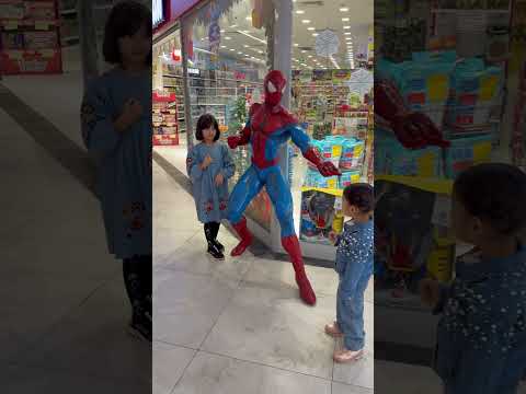 Örümcek ağını fırlatıp yapıştırdı😂 #aboneolmayiunutmayin #keşfetbeniöneçıkar #kesfeteyyiz #funny thumbnail