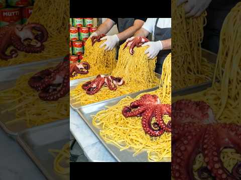 왜 저렇게까지 파스타면을 삶아내는걸까? 직화 문어발 파스타 제조 과정 Octopus Pasta Making Process / Korean street food thumbnail