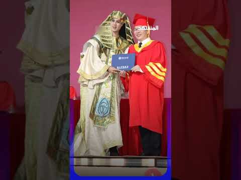 مرتدياً الزي الفرعوني.. طالب مصري يحتفل بتخرجه من جامعة صينية في مشهد لفت الأنظار thumbnail
