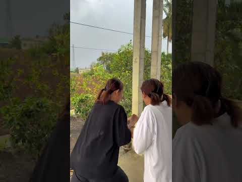 BÉ HAI RỦ BÉ BA TẮM MƯA #haibadane #shorts thumbnail