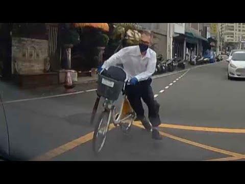 【車禍影片】神龍擺尾 thumbnail