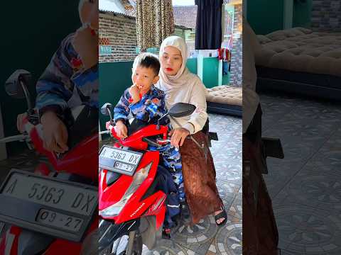 Abidzar sama mama berangkat sekolah,ajmal pengen ikut di tinggal thumbnail