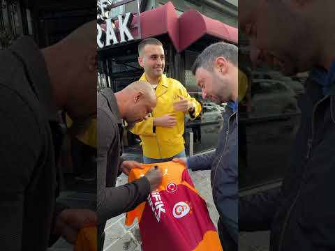 Czn Burak Felipe Melo Galatasaray Vadi İstanbul thumbnail