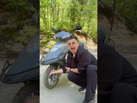 Elim Motosikletin Jantına Sıkıştı #shorts thumbnail