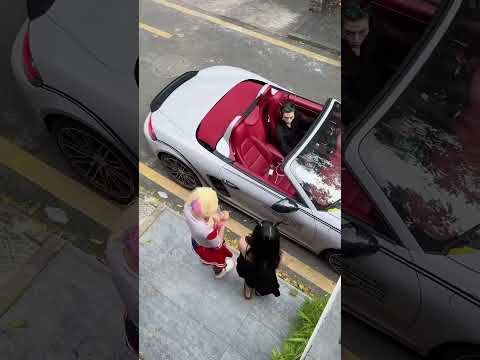 Ele tem um carro de luxo???? (Não imite a encenação da história.) thumbnail