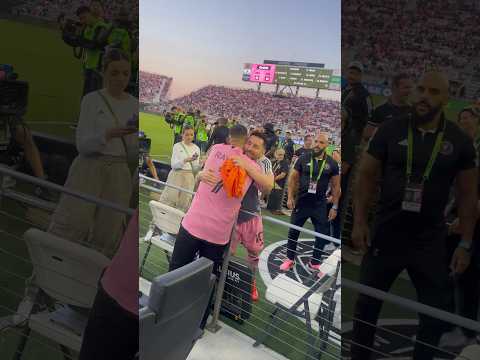 El saludo de Daddy Yankee y Leo Messi . thumbnail