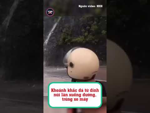 Khoảnh khắc đá từ đỉnh núi lăn xuống đường, trúng xe máy #shorts  #tintuc24h #tintuc thumbnail