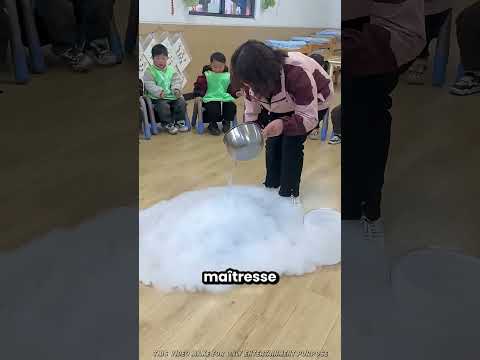 La maîtresse a fait un nuage dans la classe 😲☁️ thumbnail
