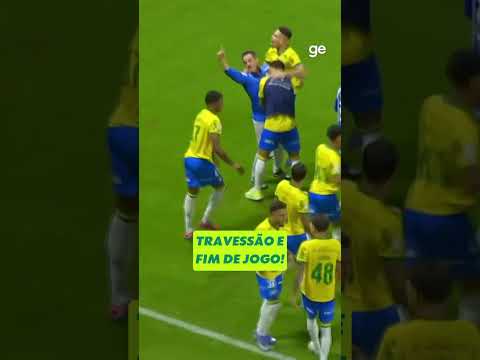 BOLASIE MANDA A BOLA NO TRAVESSÃO E ÁRBITRO ENCERRA A PARTIDA | #shorts | ge.globo thumbnail