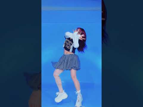 ILLIT (아일릿) ‘It’s Me’ dance cover #illit #kpop #shorts thumbnail