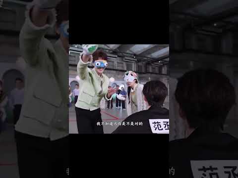 范丞丞想整蛊白鹿结果被大甩一巴掌太好笑了 #奔跑吧14 #白鹿 #范丞丞 #李昀锐 #keeprunning thumbnail