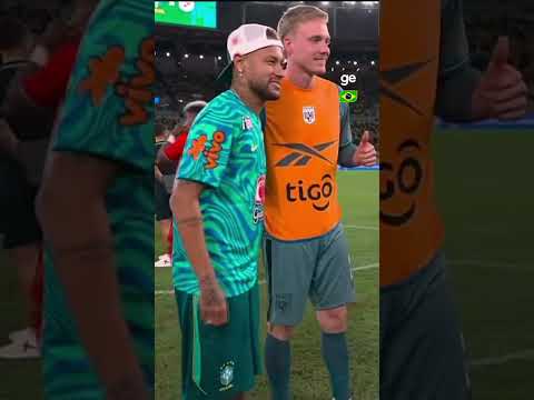 JOGADORES DO PANAMÁ FAZEM FILA PARA TIRAR FOTO COM NEYMAR | #shorts | ge.globo thumbnail