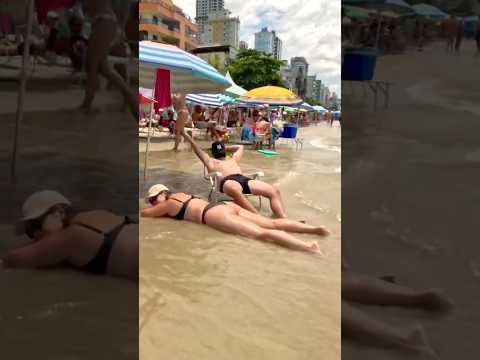 🇧🇷 Leblon Beach A Beautiful Day thumbnail