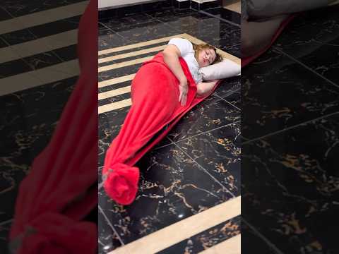 سحبتها وهي نائمة 🤣 thumbnail