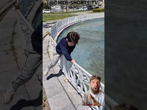 Pelota agua niño ÖMER-SHORTS-TV thumbnail