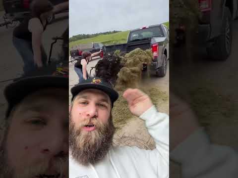 Truck bed conveyor #jeeplife #offroad #jeepwrangler #4x4 #cars #car #ford #offroading #shorts thumbnail