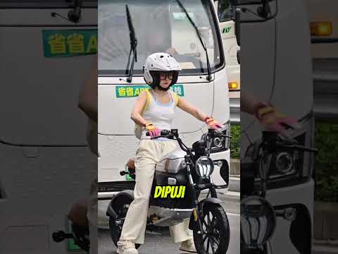 Cewek ini diejek karena bawa motor emaknya buat angkut LPG🤣 #shortviral thumbnail