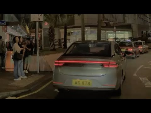 車CAM直擊 - 揸住架十幾萬嘅大陸電車，一睇都知個司機大陸人，唔識規矩 thumbnail