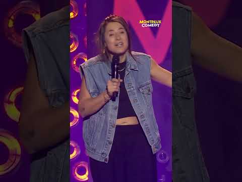 Quand Audrey Baldassare essaie des porte-jarretelles... 😭 #Humour #Sketch #Québec #StandUp thumbnail