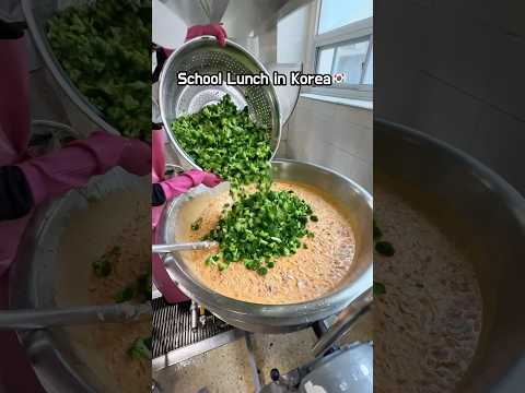 Making Pasta at a Korean High School ??? #korea #southkorea #seoul #koreanfood thumbnail