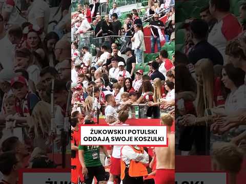 POLSKA - UKRAINA: ŻUKOWSKI I POTULSKI ODDAJĄ SWOJE KOSZULKI #shorts thumbnail