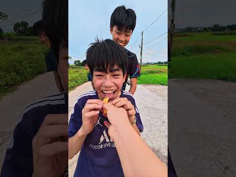 Kẹo Chong Chóng - Mời Bạn Ăn Nha 🤣 #shorts thumbnail
