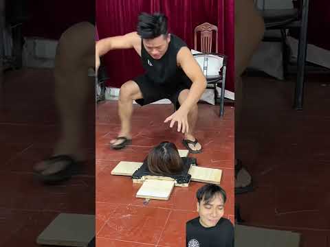 Ảo thuật với đầu người thật #mindblowing #shorts #magic thumbnail