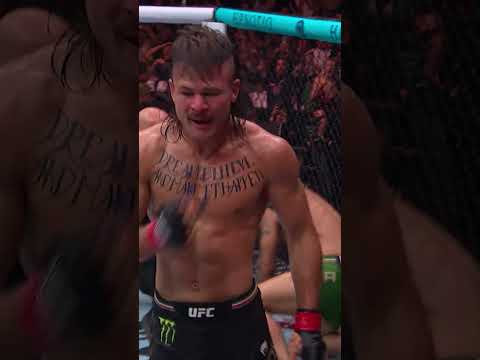 Lopes caught him with the elbow! #ufcwhitehouse thumbnail